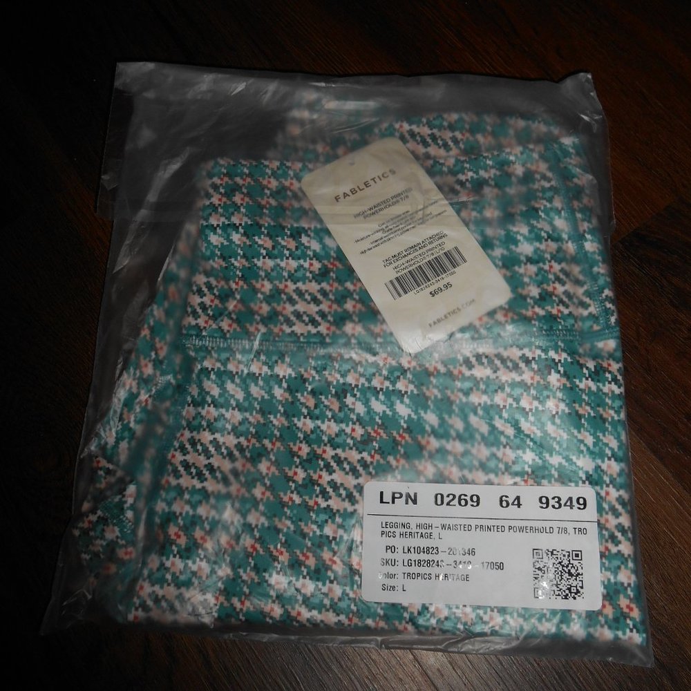 Fabletics Mint And Cream Houndstooth Leggings - image 7